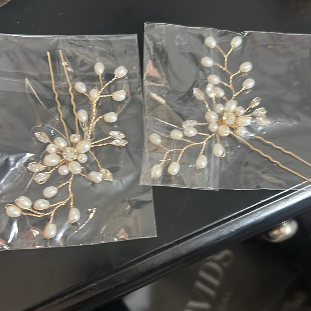 Multipack of gold hair pins
